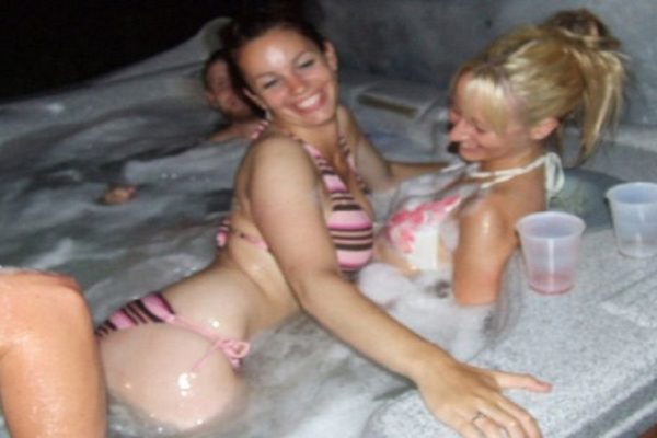 https://www.clubtriplextc.com/wp-content/uploads/2021/01/hottub19-1-600x400.jpg